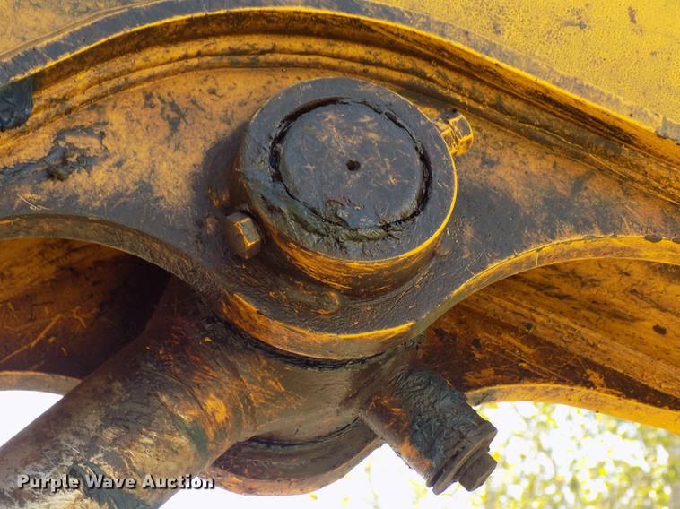 image for item DD3468 2005 New Holland EH80 excavator