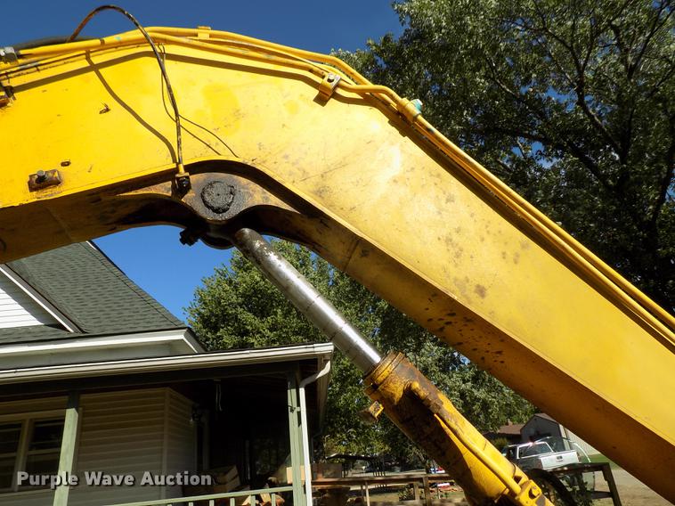 image for item DD3468 2005 New Holland EH80 excavator