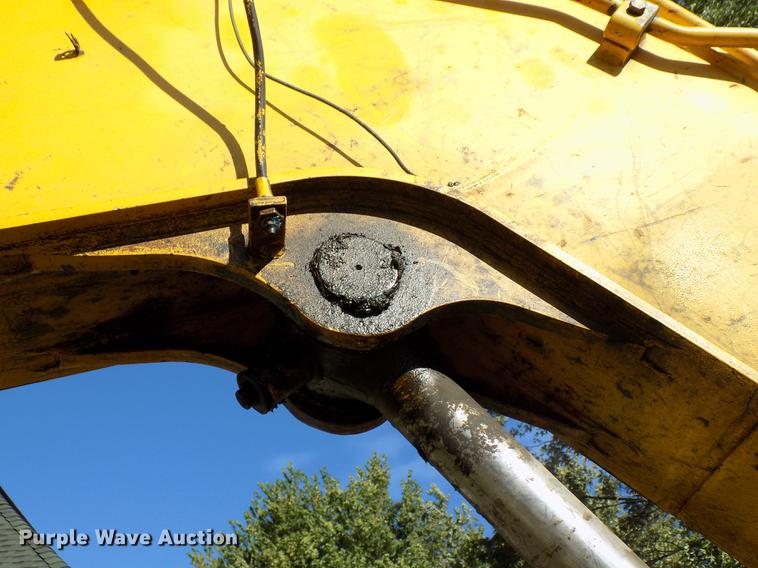 image for item DD3468 2005 New Holland EH80 excavator