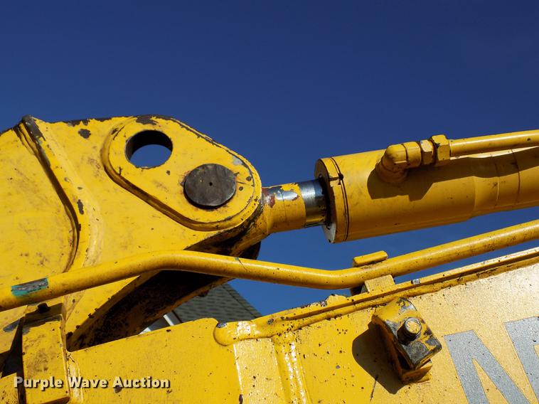 image for item DD3468 2005 New Holland EH80 excavator