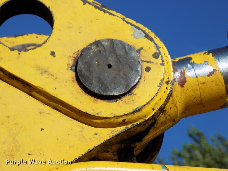 image for item DD3468 2005 New Holland EH80 excavator