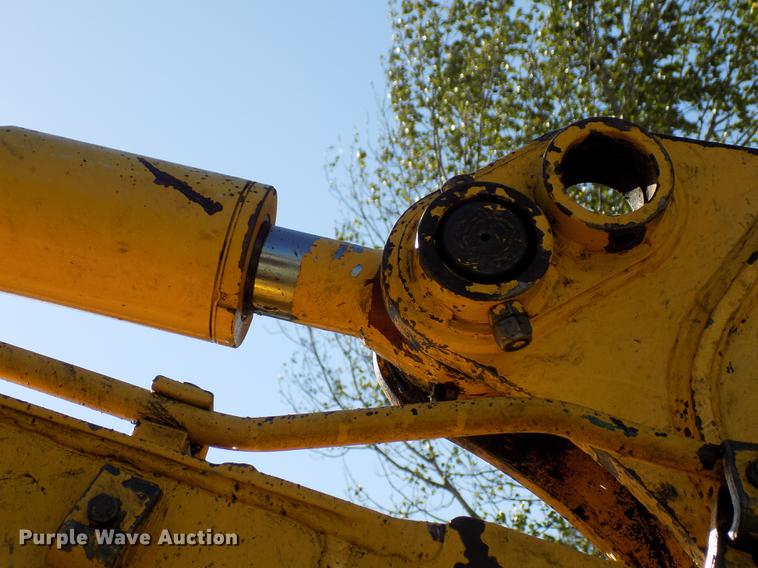 image for item DD3468 2005 New Holland EH80 excavator