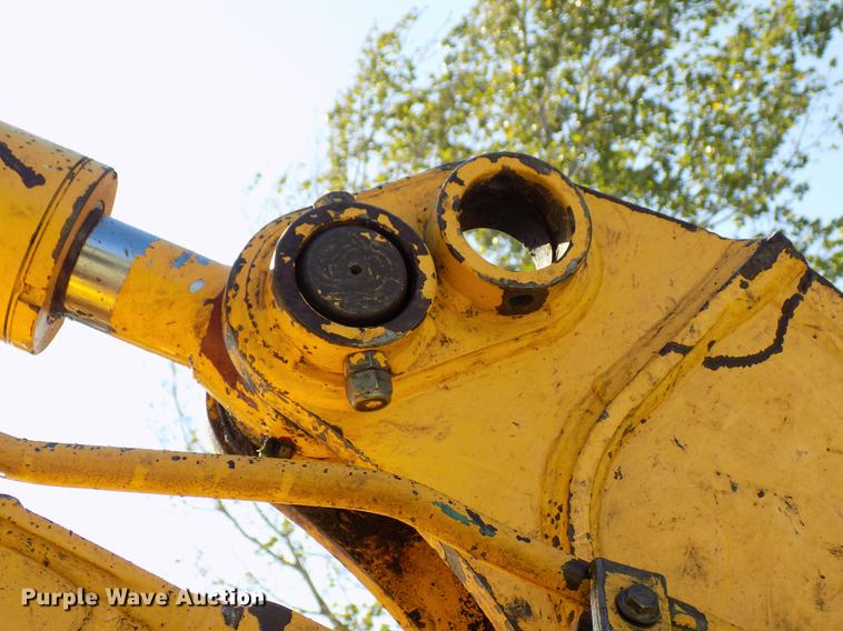 image for item DD3468 2005 New Holland EH80 excavator