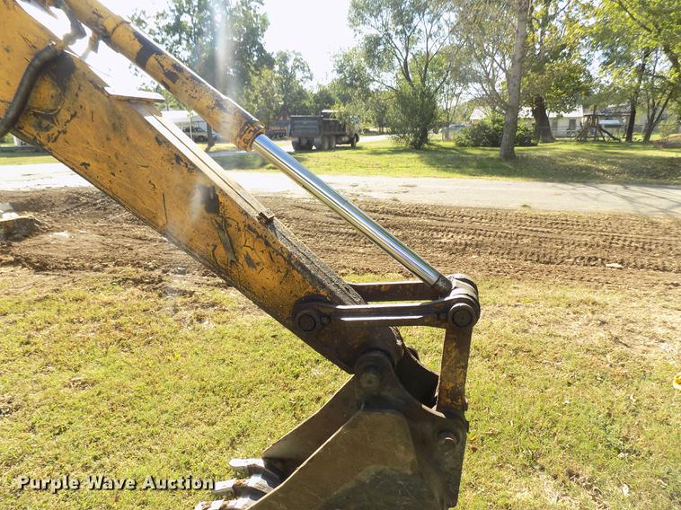 image for item DD3468 2005 New Holland EH80 excavator