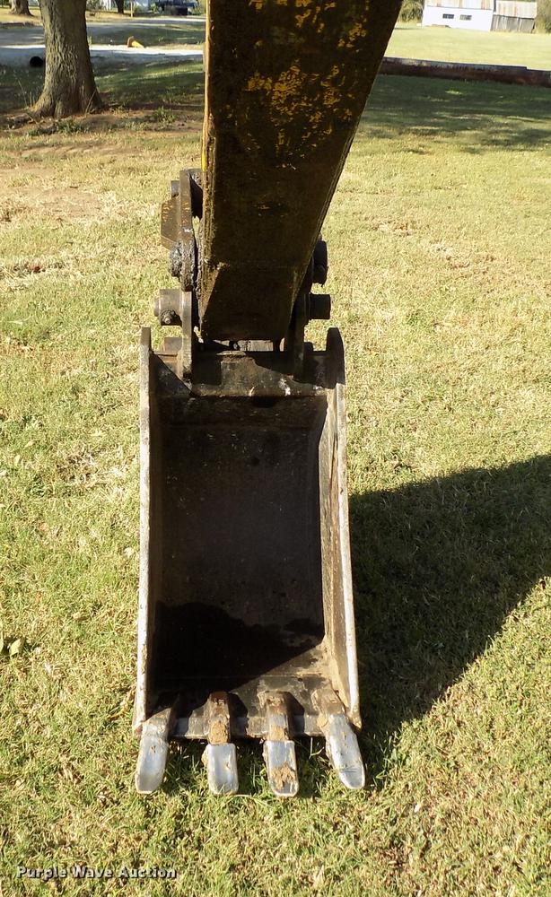 image for item DD3468 2005 New Holland EH80 excavator