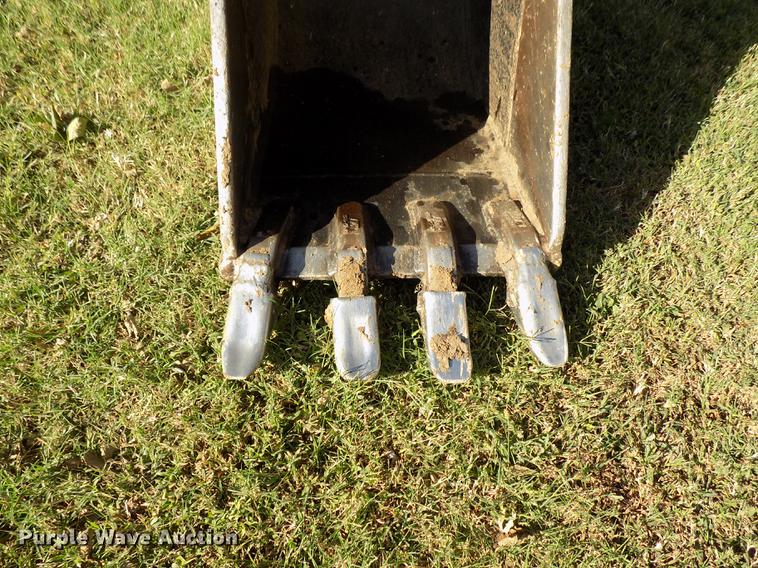 image for item DD3468 2005 New Holland EH80 excavator