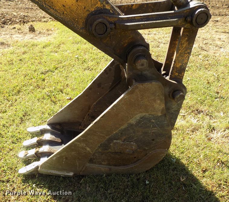 image for item DD3468 2005 New Holland EH80 excavator