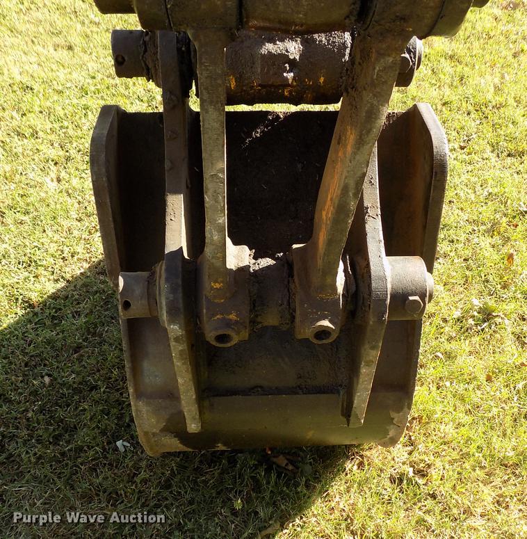 image for item DD3468 2005 New Holland EH80 excavator