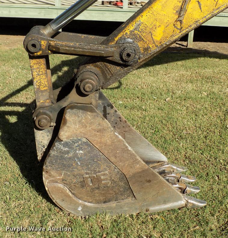 image for item DD3468 2005 New Holland EH80 excavator