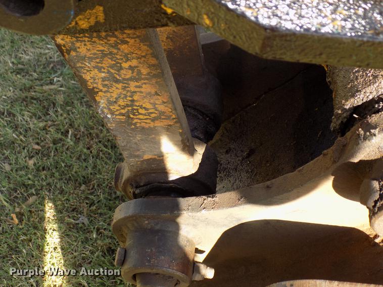 image for item DD3468 2005 New Holland EH80 excavator