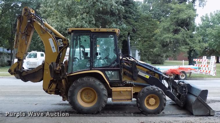 image for item DD3470 Caterpillar 420D backhoe
