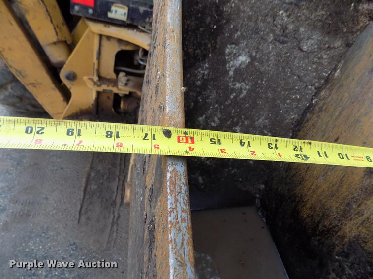 image for item DD3470 Caterpillar 420D backhoe