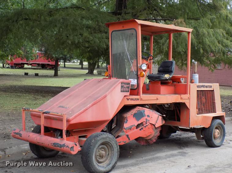 image for item DD3471 Waldon Sweepmaster broom