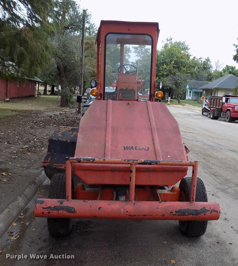 image for item DD3471 Waldon Sweepmaster broom