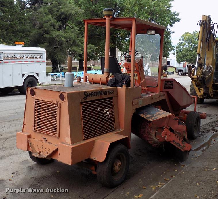 image for item DD3471 Waldon Sweepmaster broom