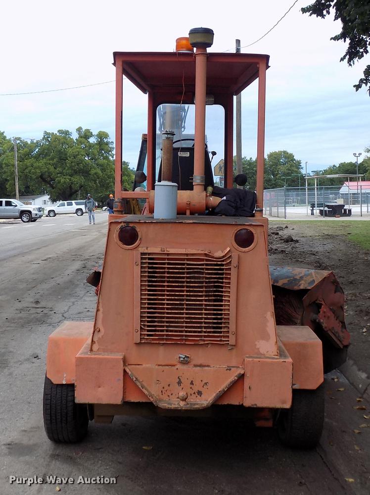 image for item DD3471 Waldon Sweepmaster broom