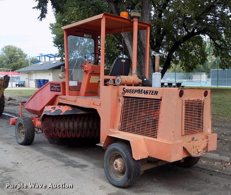 image for item DD3471 Waldon Sweepmaster broom