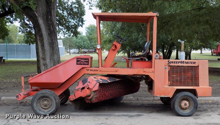 image for item DD3471 Waldon Sweepmaster broom