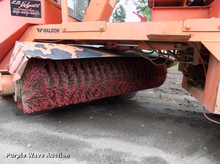 image for item DD3471 Waldon Sweepmaster broom