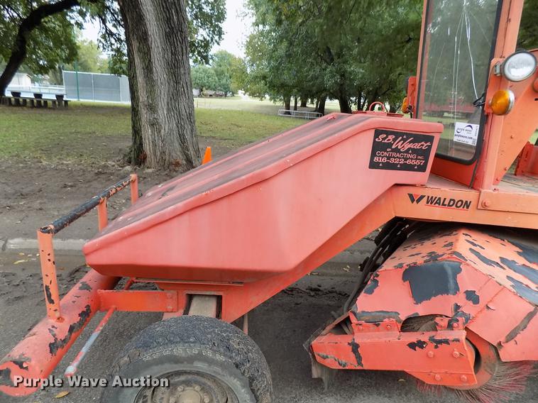 image for item DD3471 Waldon Sweepmaster broom