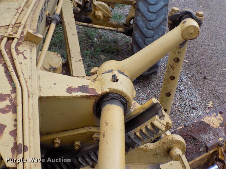 image for item DD3472 1964 Caterpillar 12E rigid frame motor grader