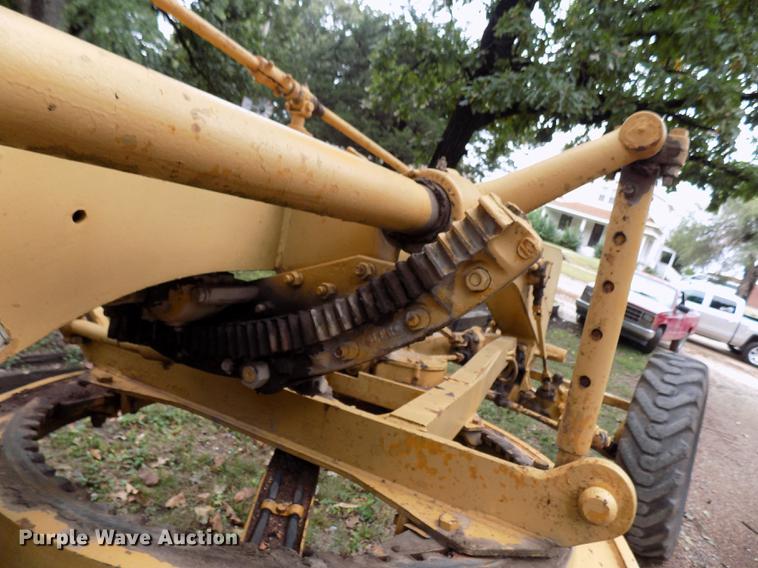 image for item DD3472 1964 Caterpillar 12E rigid frame motor grader