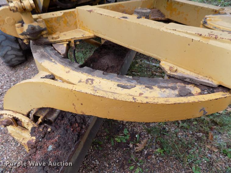image for item DD3472 1964 Caterpillar 12E rigid frame motor grader