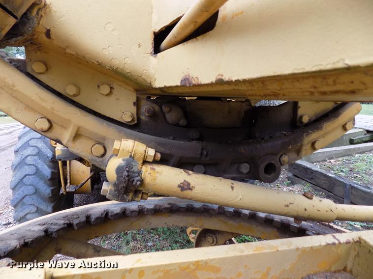 image for item DD3472 1964 Caterpillar 12E rigid frame motor grader