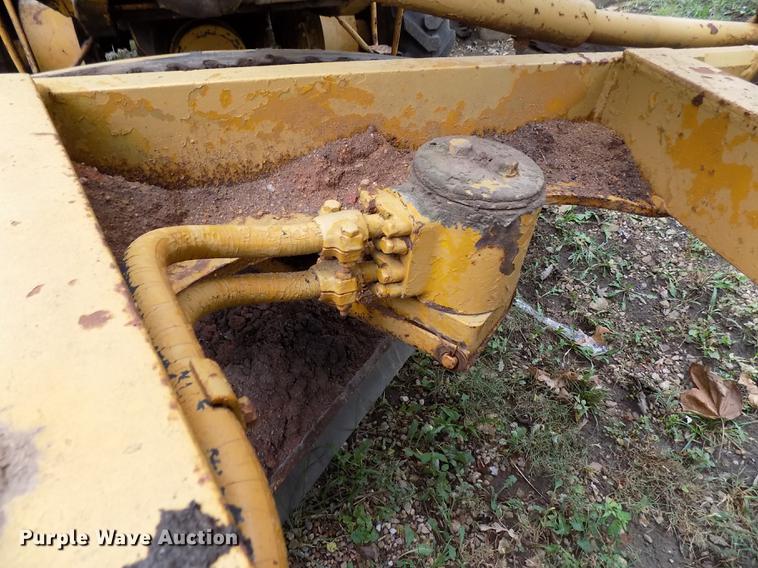 image for item DD3472 1964 Caterpillar 12E rigid frame motor grader