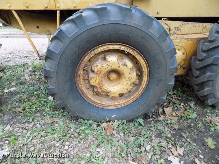 image for item DD3472 1964 Caterpillar 12E rigid frame motor grader