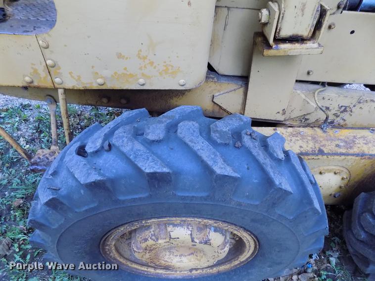 image for item DD3472 1964 Caterpillar 12E rigid frame motor grader