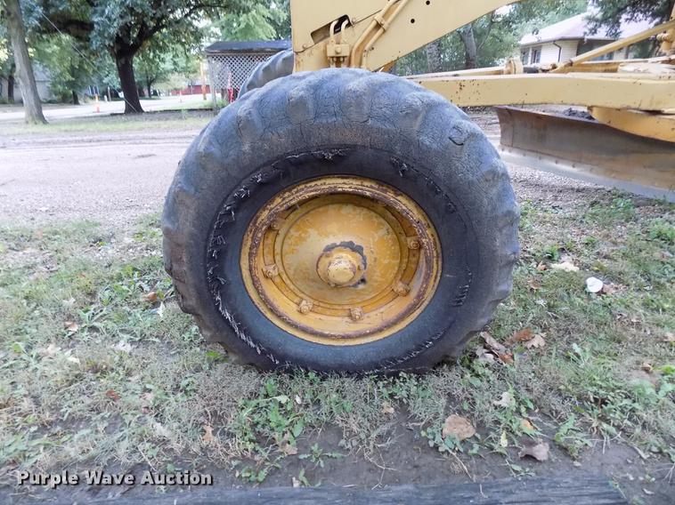 image for item DD3472 1964 Caterpillar 12E rigid frame motor grader