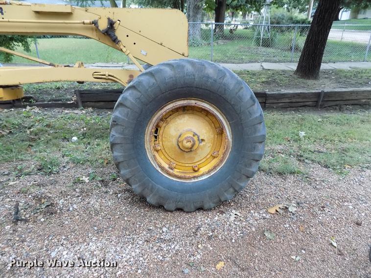 image for item DD3472 1964 Caterpillar 12E rigid frame motor grader