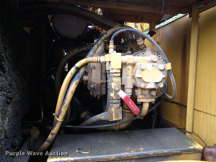 image for item DD4390 1987 Komatsu PC200LC-3 excavator