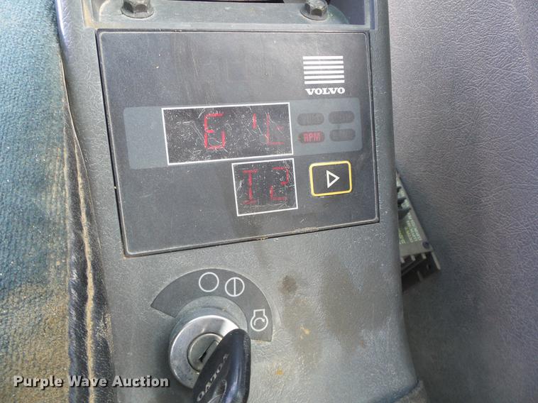 image for item DD5912 2002 Volvo EC210B excavator