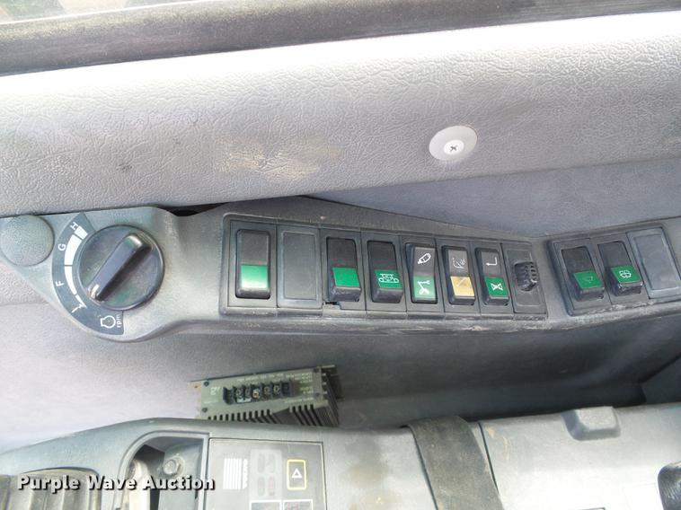 image for item DD5912 2002 Volvo EC210B excavator