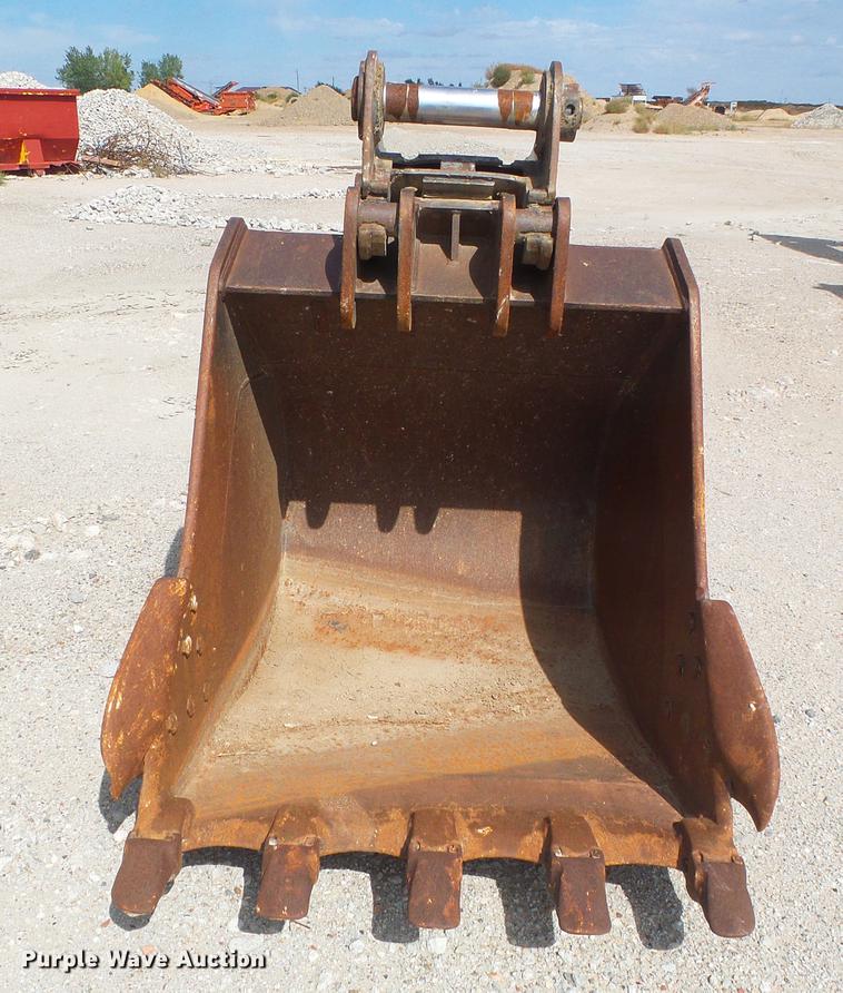 image for item DD5913 2003 Badger Volvo EC210B bucket