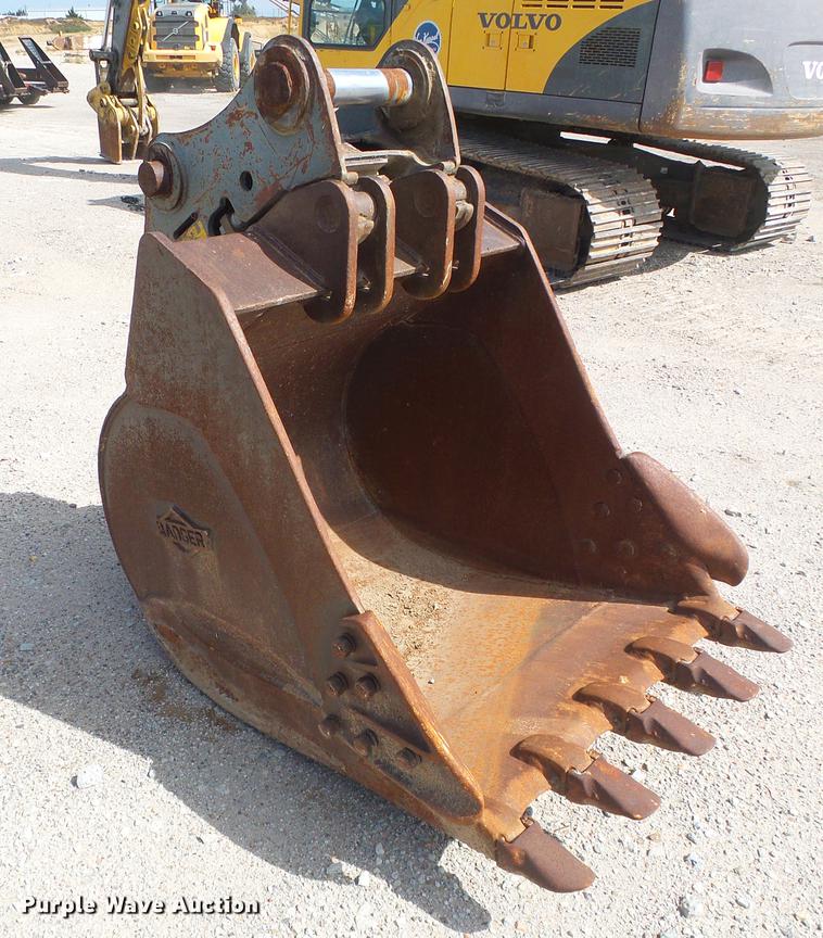 image for item DD5913 2003 Badger Volvo EC210B bucket