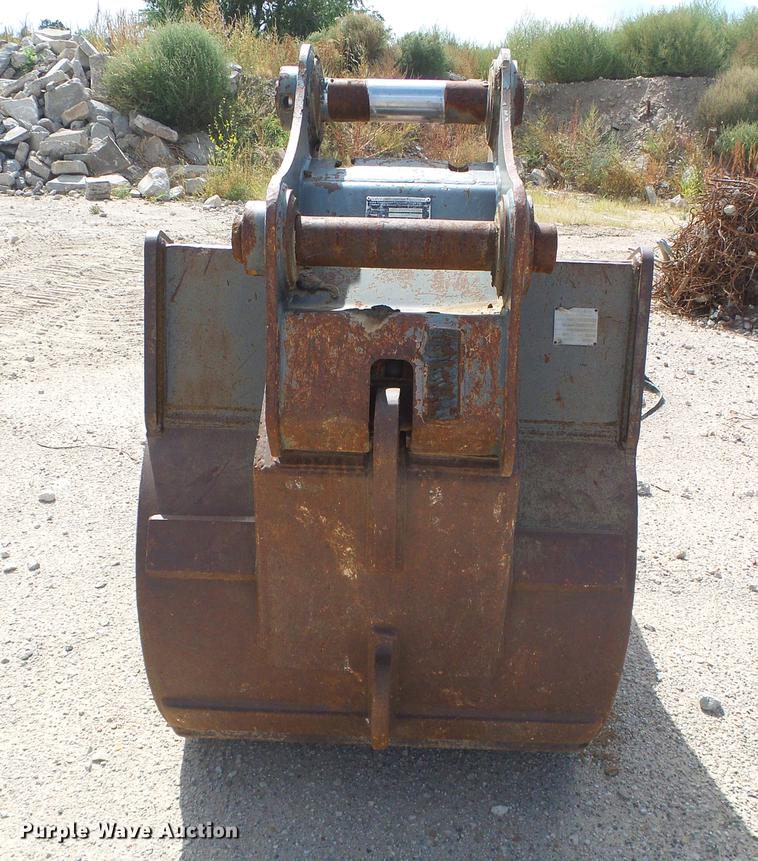 image for item DD5913 2003 Badger Volvo EC210B bucket