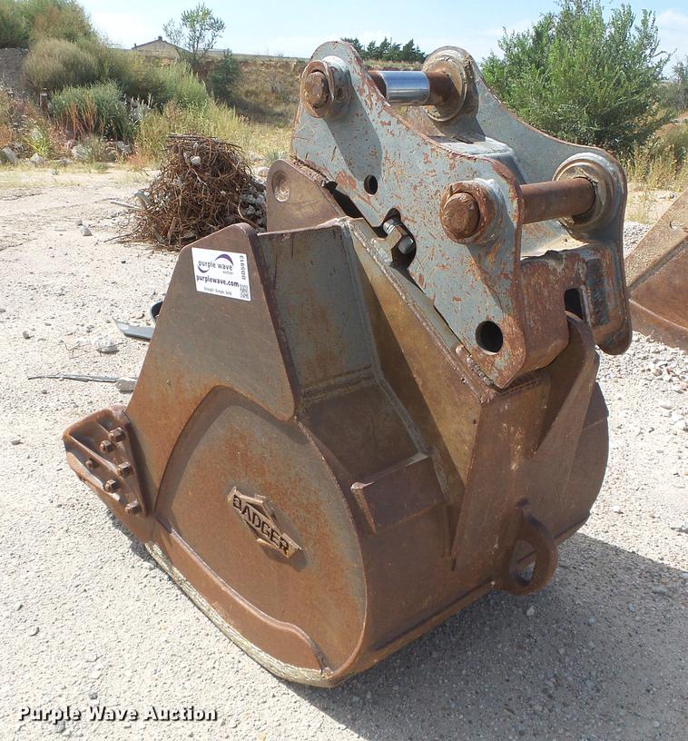 image for item DD5913 2003 Badger Volvo EC210B bucket