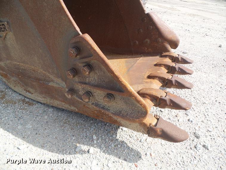 image for item DD5913 2003 Badger Volvo EC210B bucket