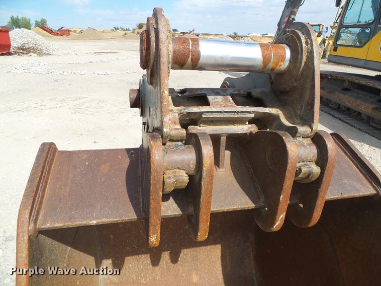 image for item DD5913 2003 Badger Volvo EC210B bucket