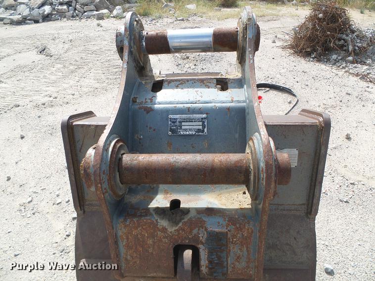 image for item DD5913 2003 Badger Volvo EC210B bucket