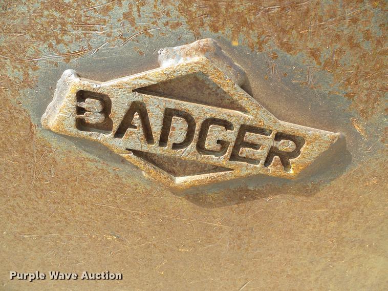 image for item DD5913 2003 Badger Volvo EC210B bucket