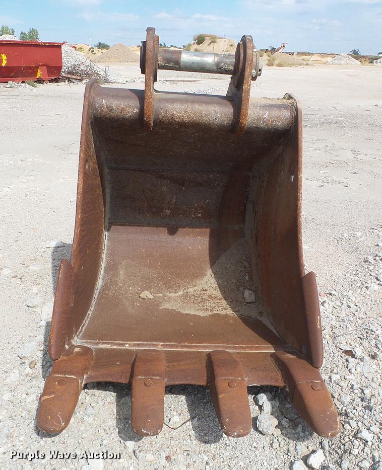 image for item DD5914 Geith 36"W bucket