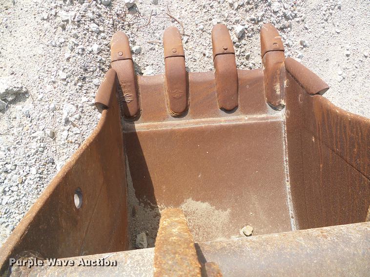 image for item DD5914 Geith 36"W bucket