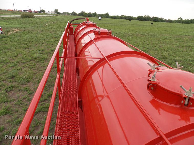 image for item DD5925 2014 Dragon 150BBL vacuum tank trailer