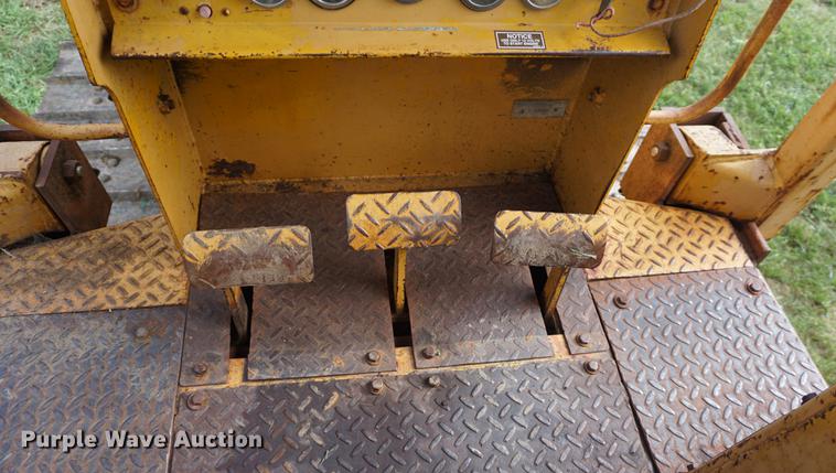 image for item DD6537 1974 Caterpillar D3 dozer