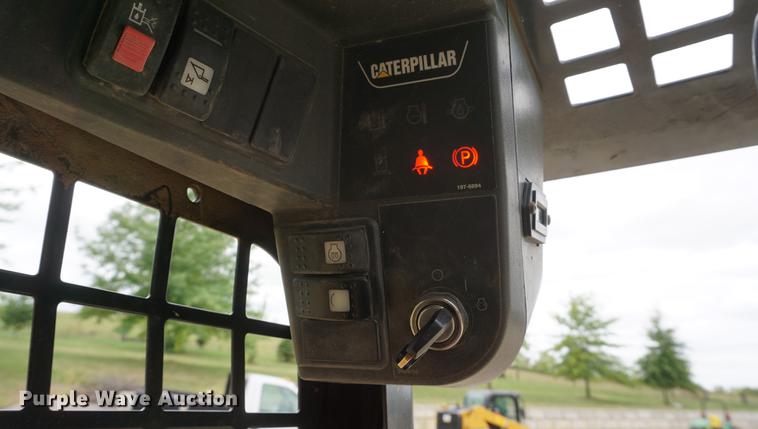 image for item DD6561 2007 Caterpillar 236B2 skid steer