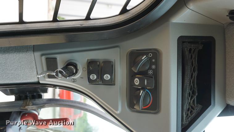 image for item DD6562 2015 Caterpillar 236D skid steer